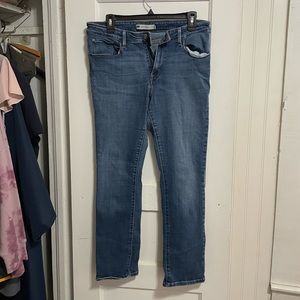 Levi’s mid rise skinny Jean